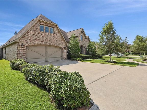 3rd image of 404 Birch View Dr