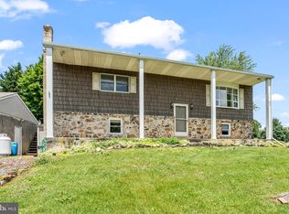 913 Pine Grove Rd, Fredericksburg, PA 17026