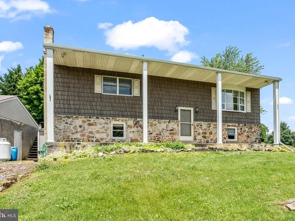 913 Pine Grove Rd, Fredericksburg, PA 17026