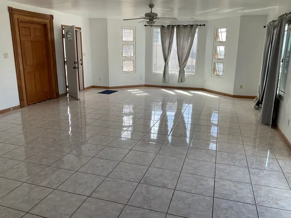 1146 Hala Dr #1, Honolulu, HI 96817