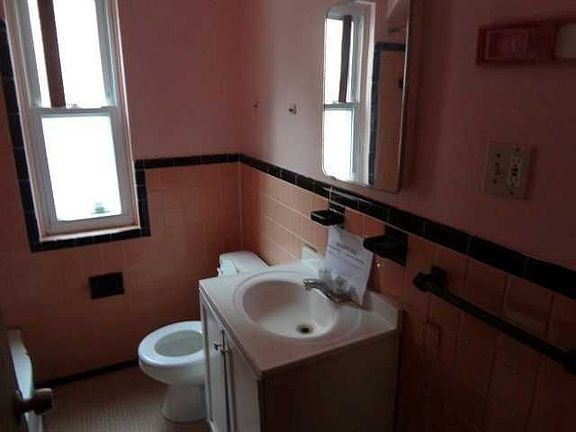 5th image of 14861 Sussex St