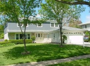 914 N Burning Bush Ln, Mount Prospect, IL 60056