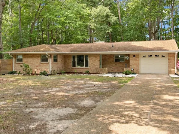 206 Beechwood Dr, Yorktown, VA 23692