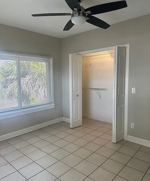 320 S Riverside Dr — Photo 16