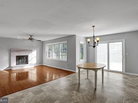 4th image of 215 Creeks Bend Dr