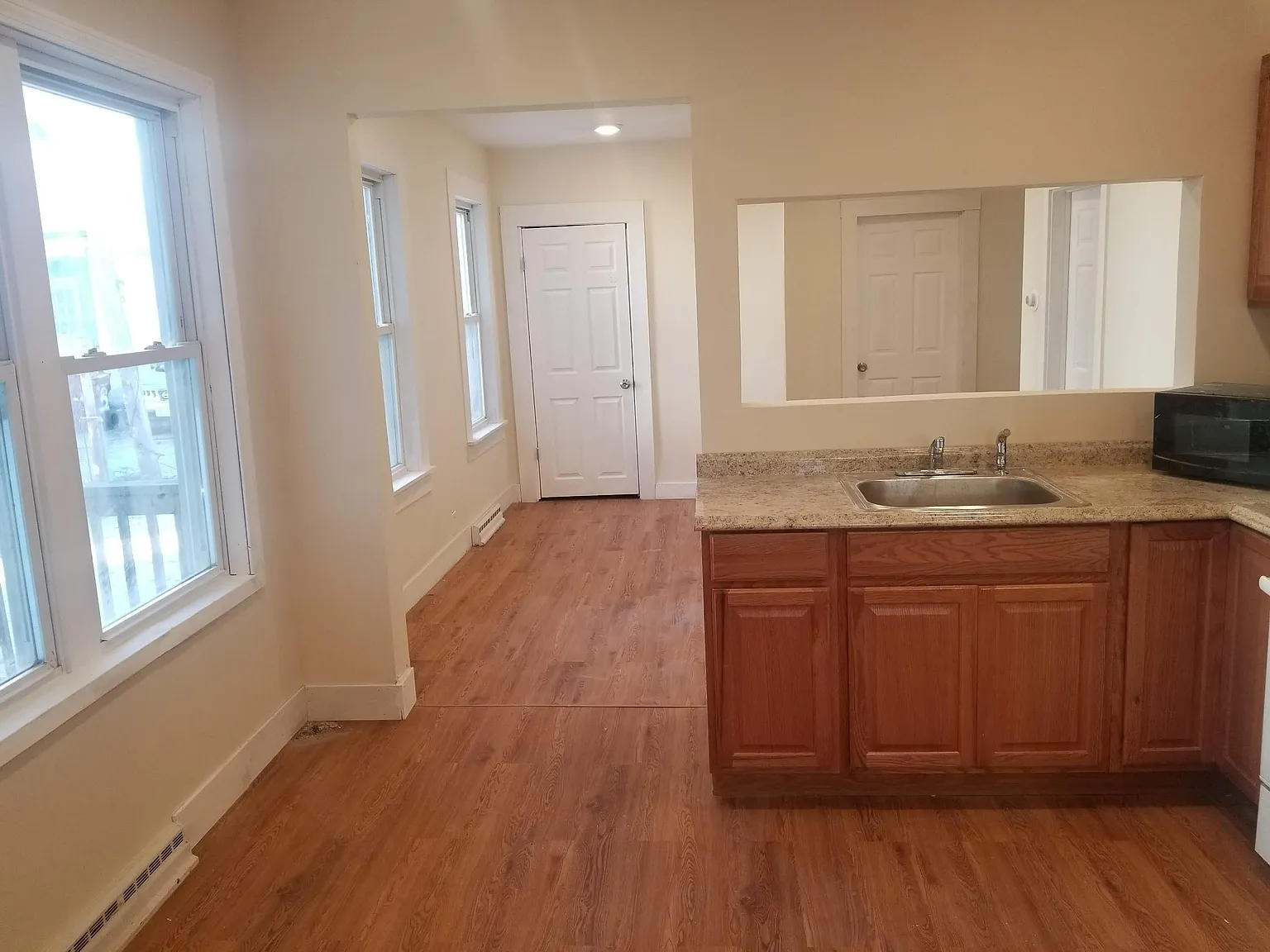 3 bed, 1000 sqft, $2,878 — Photo 1
