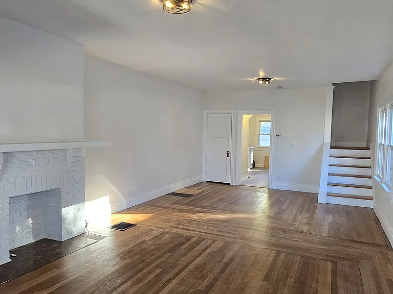 44 Waverly Ave — Photo 2