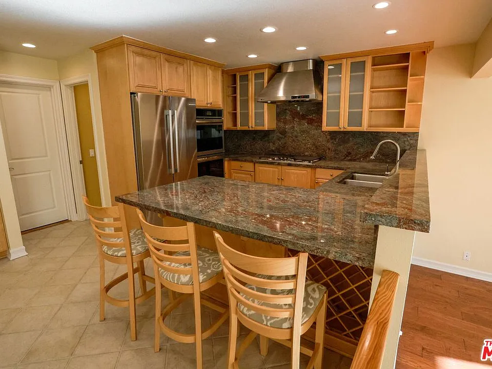 17097 Palisades Cir
