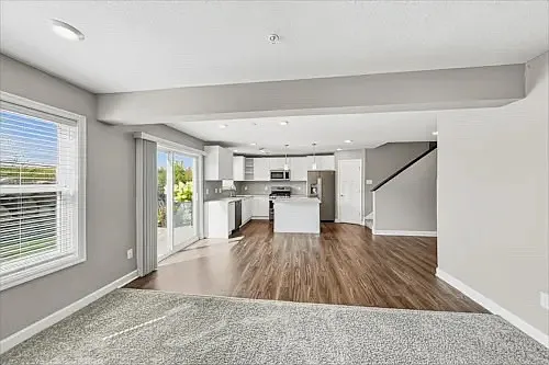 3 bed, 2.5 bath, 1804 sqft, $2,599 — Photo 3