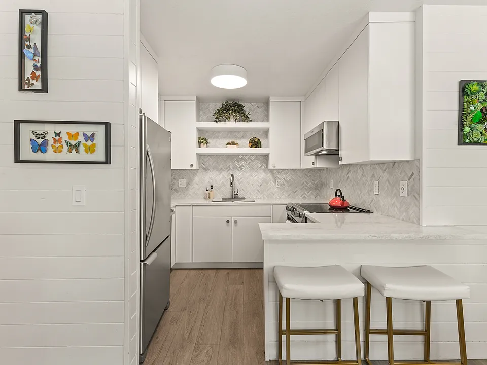 Kitchen | Breakfast Bar for 2