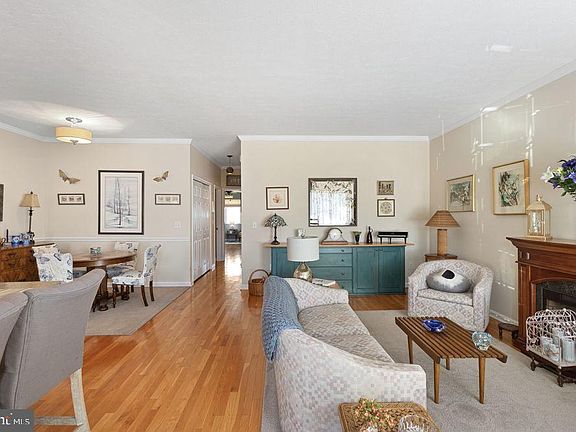 3rd image of 294 Ridgewood Ave