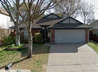 2235 Turf Club Dr, Arlington, TX 76017