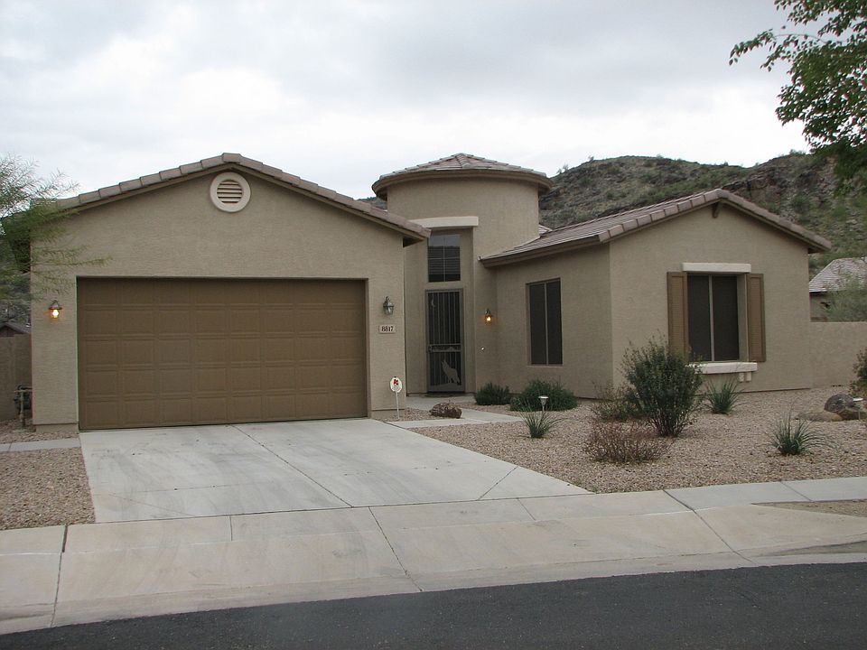Front of home that sits on a large lot