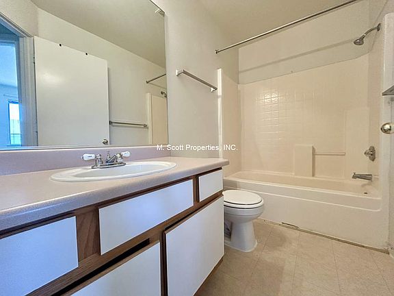 5th image of 419 Valley Cir Unit B