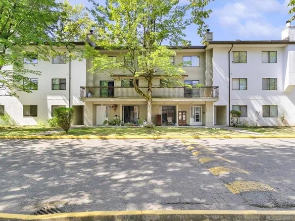 7119 133rd St #204, Surrey, BC V3W 7Z6