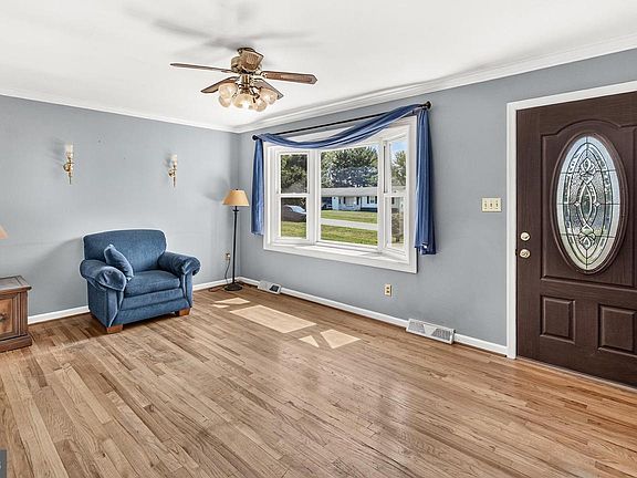 5th image of 9209 Oak Tree Cir
