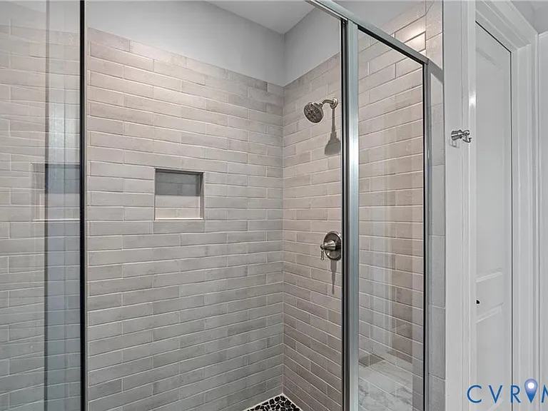 444 W 6th St — Photo 21