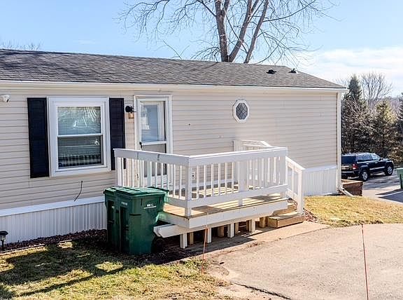 3rd image of 738 Charles Ln