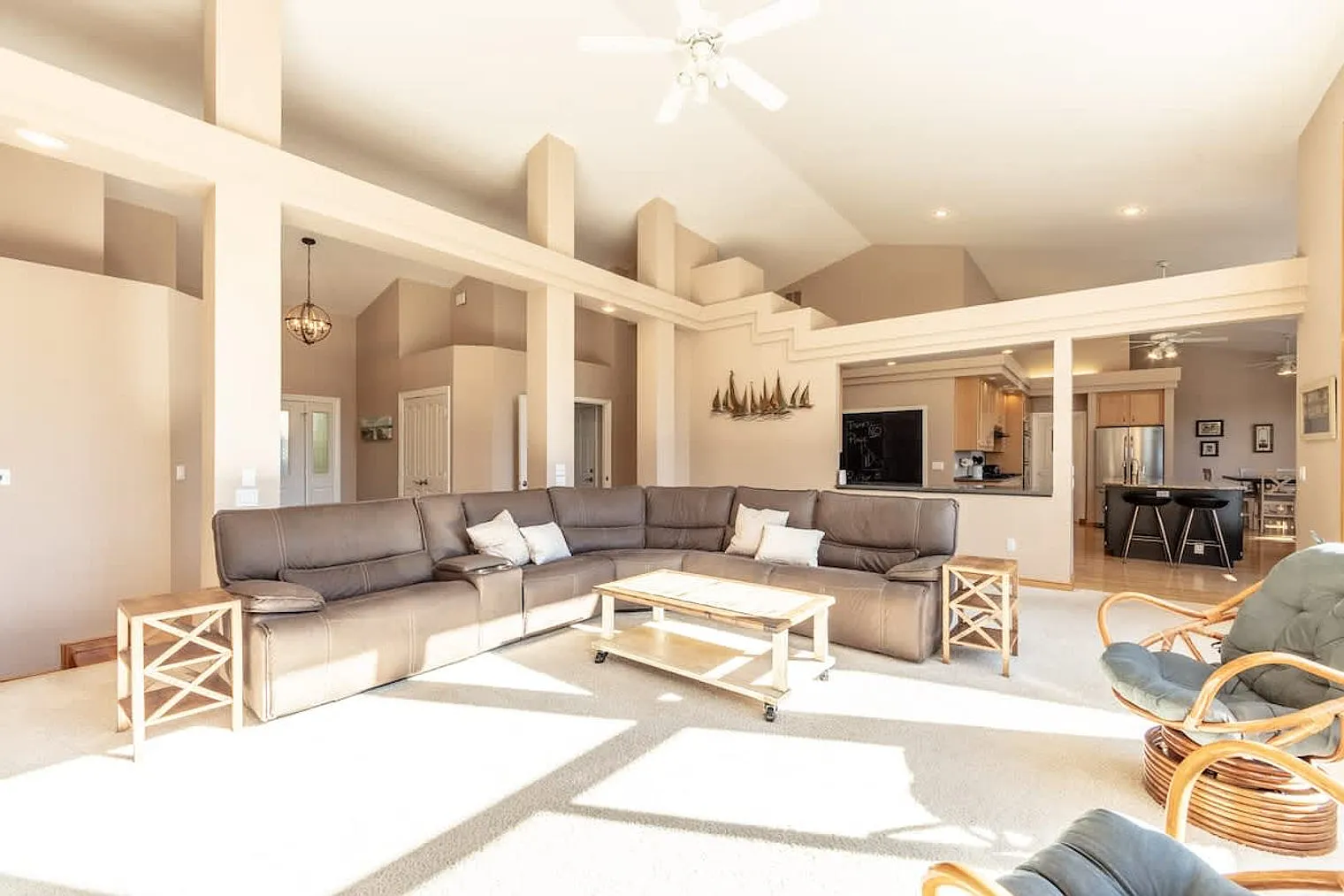3 bed, 3.0 bath, 3089 sqft, $10,082 — Photo 1