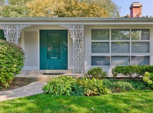 723 Carriage Hill Dr, Glenview, IL