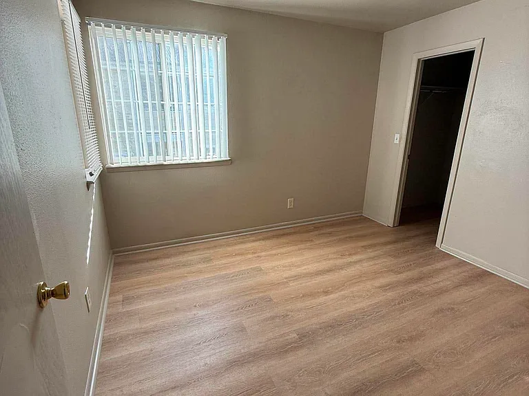 871 S Uravan Ct #D — Photo 6