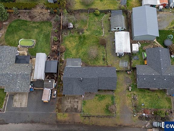 5th image of 247 Cedar St