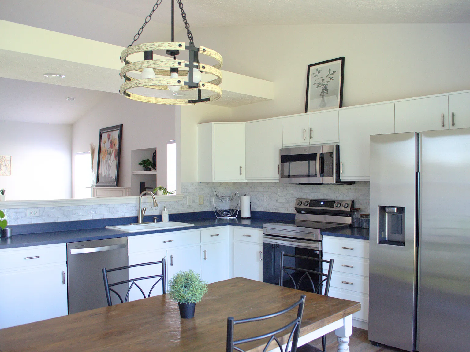 3 bed, $4,000 — Photo 3