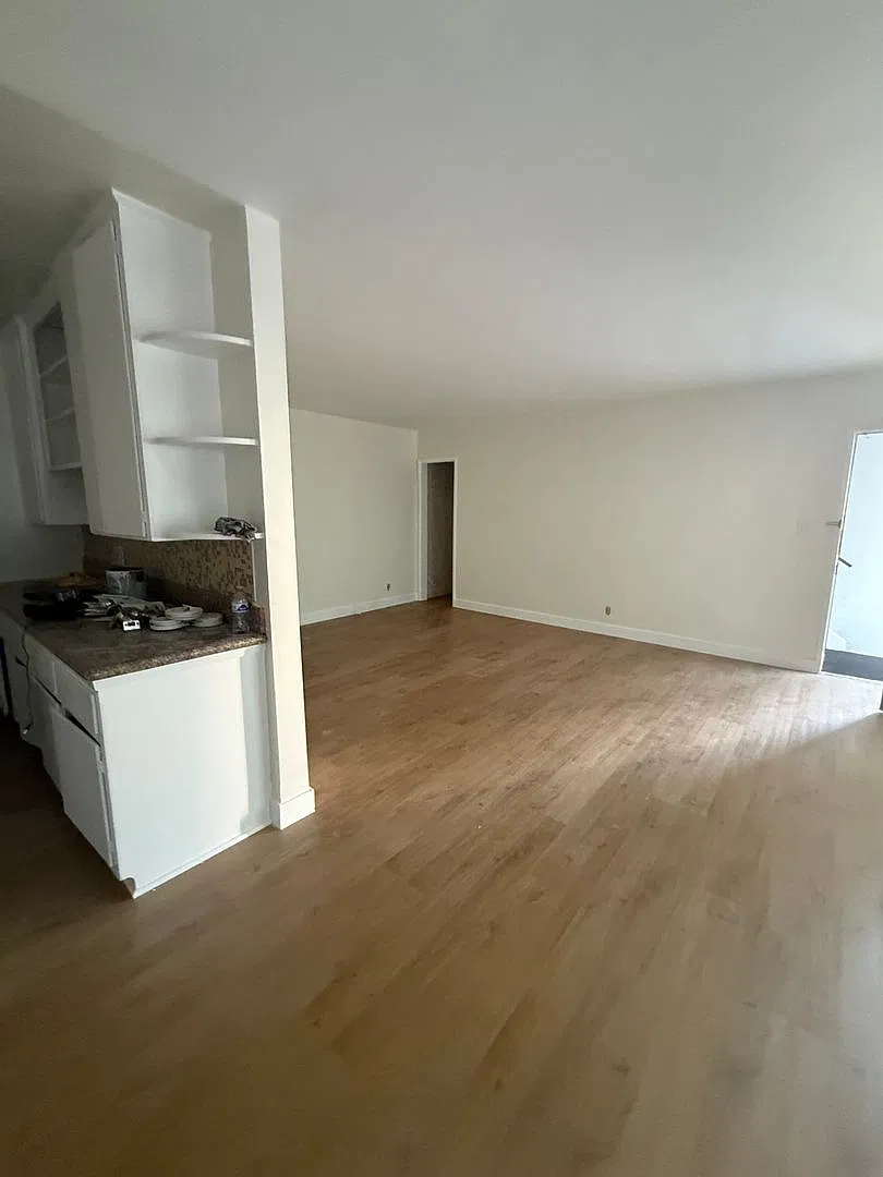 Bright & Spacious 3 bedroom just minutes from Beverly Hills — Photo 2