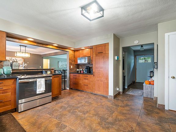4th image of 1012 Stratford Ave