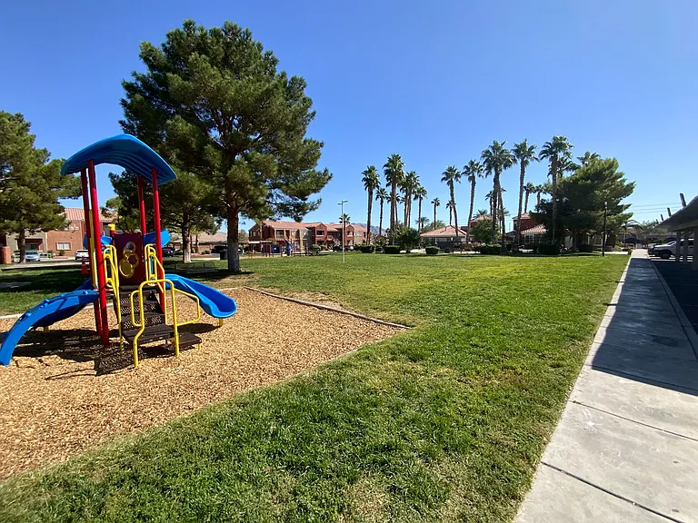 4730 E Craig Rd #26 — Photo 2