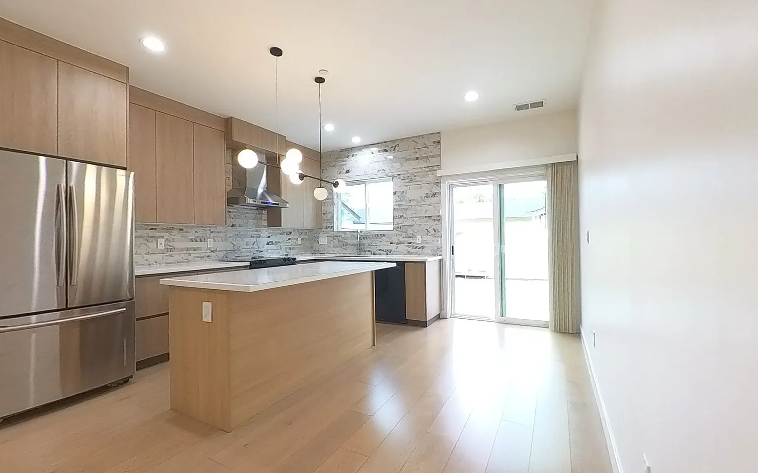 3 bed, 1200 sqft, $4,000 — Photo 3