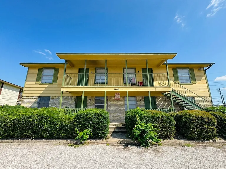 1106 Eastside Dr — Photo 1