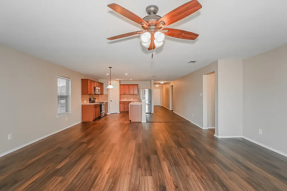 4 bed, 2.0 bath, 2123 sqft, $2,460 — Photo 4