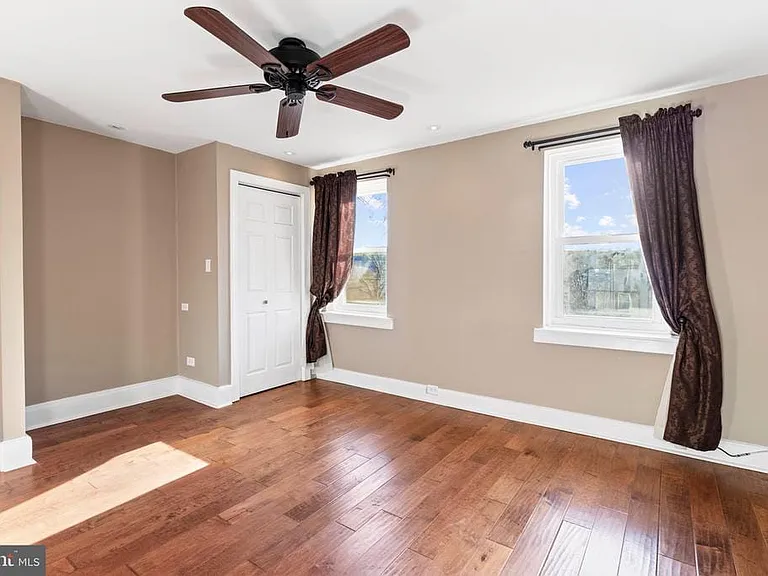 2443 E Cumberland St — Photo 14