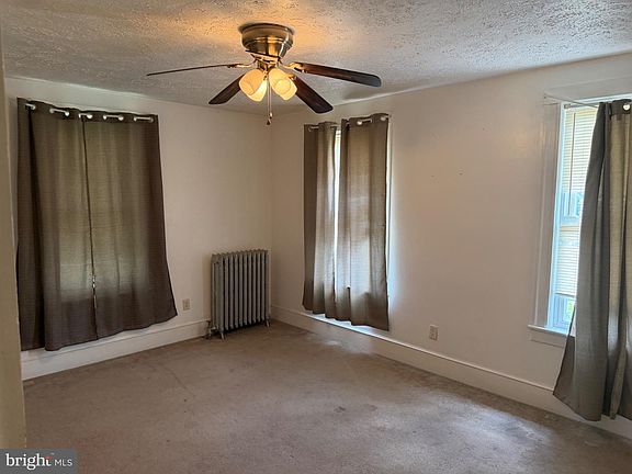 4th image of 920 Bedford St