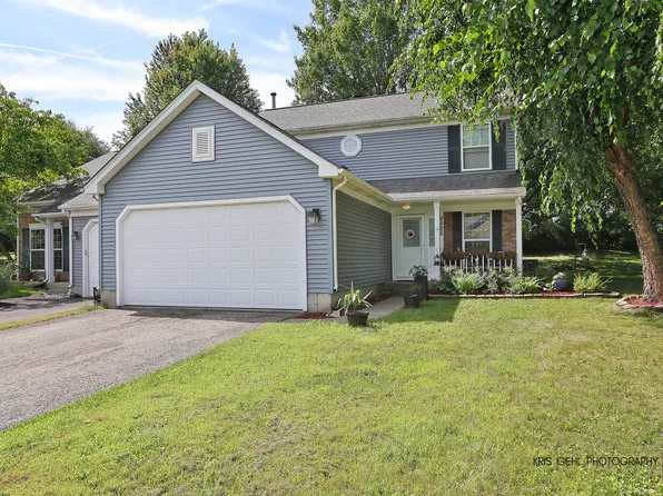 2525 Applewood Ln, Woodstock, IL 60098
