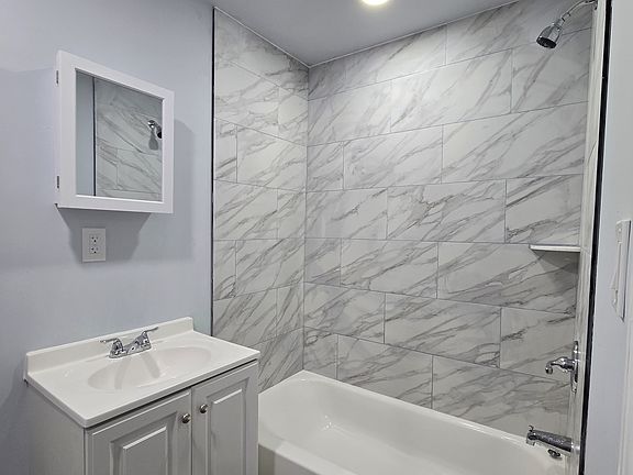 3rd image of 5532 Sprague St #1