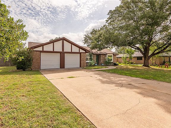 2nd image of 1803 Southwood Dr