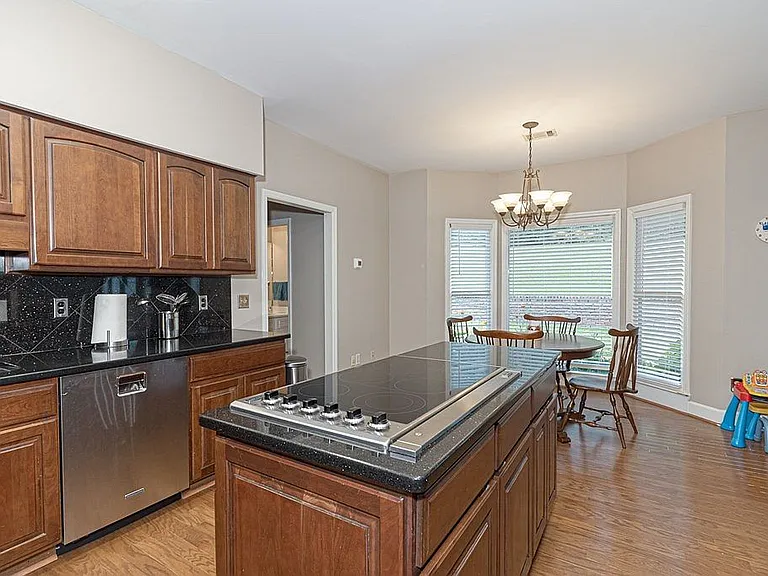 7 Bridgecreek Ct — Photo 23