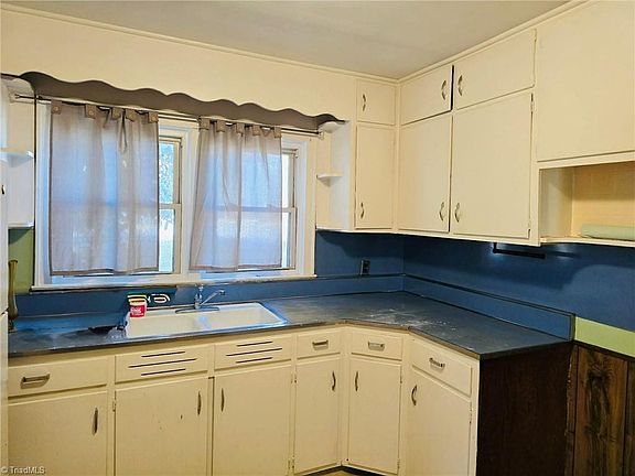 5th image of 1500 Lees Chapel Rd