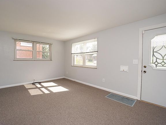 4th image of 4067 Lee Ct