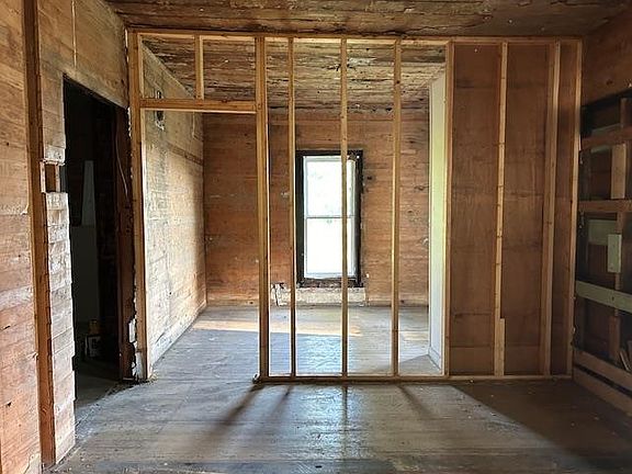 3rd image of 157 Rosewood St