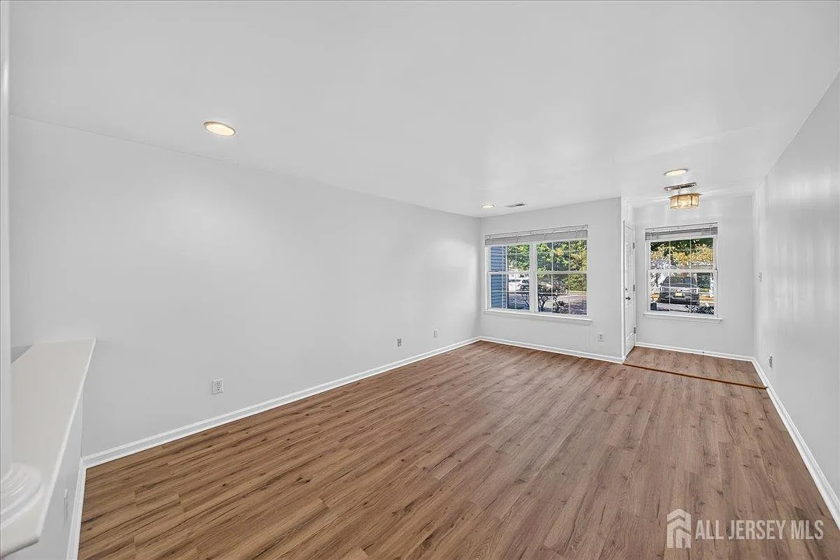 3 bed, 2.5 bath, 1914 sqft, $3,600 — Photo 4