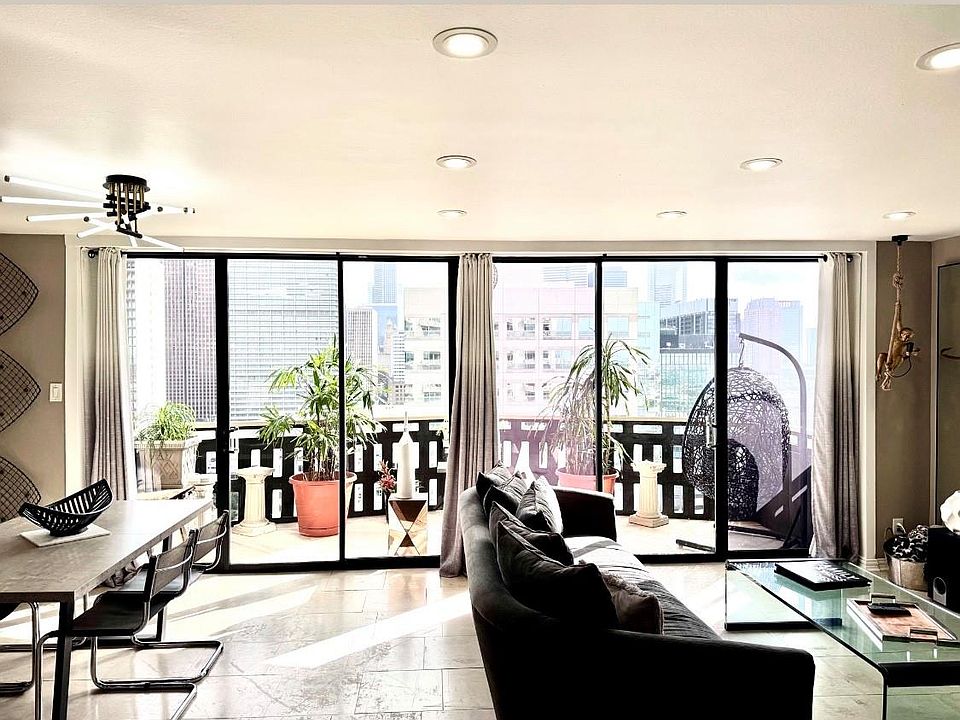 1st image of 2016 Main St APT 1807