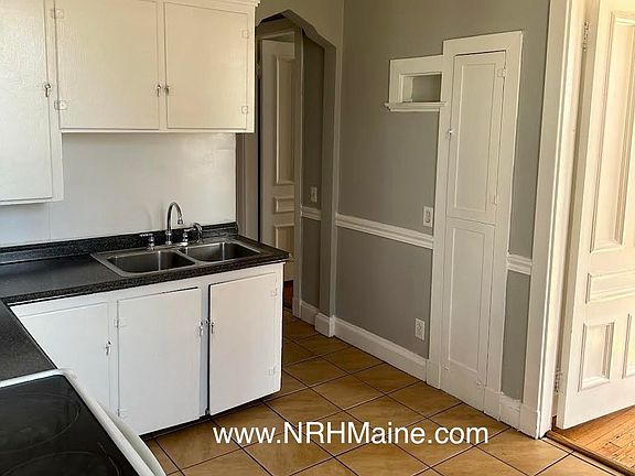 5th image of 18 Laurel Ave #11370234