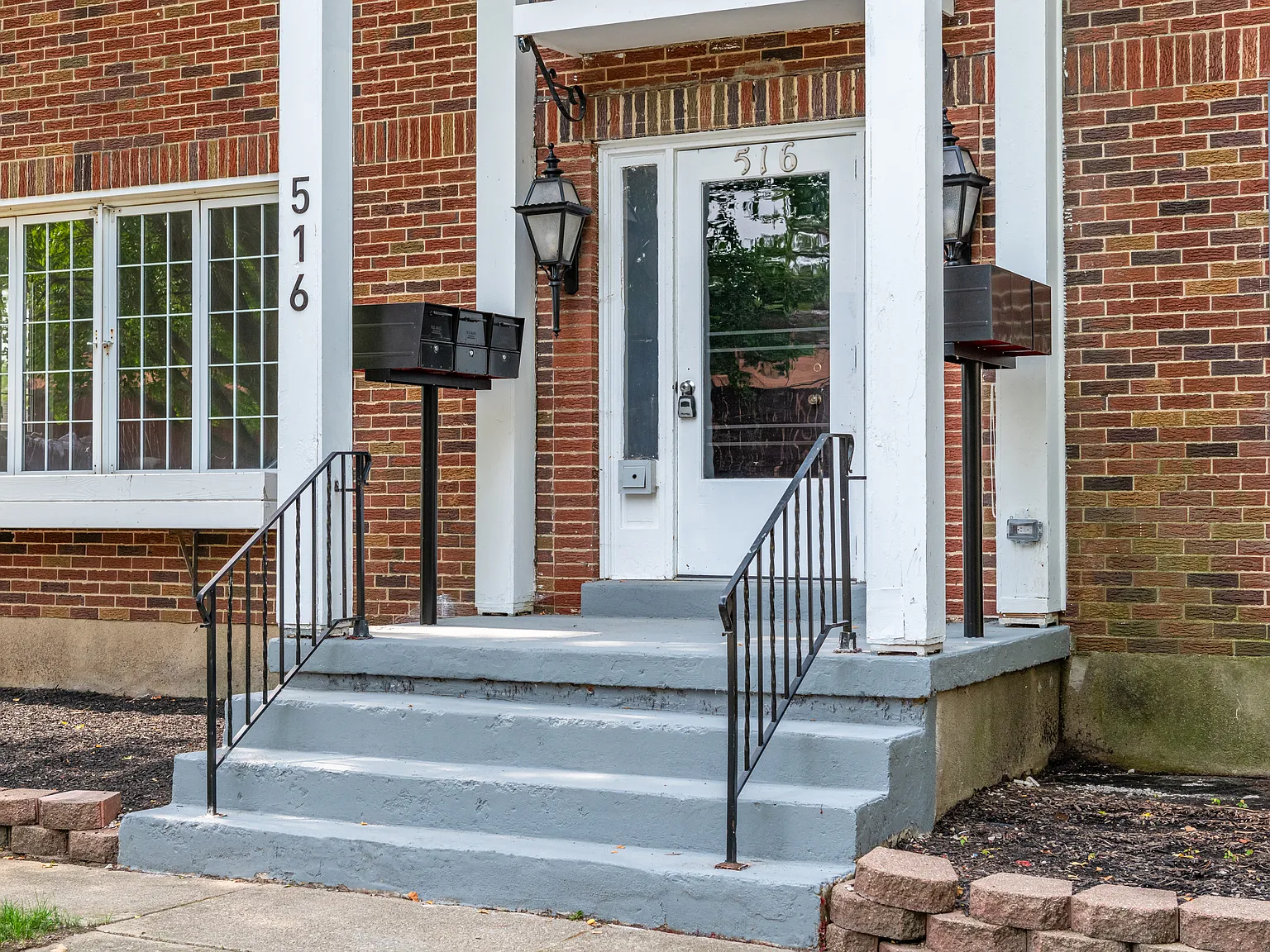 2 bed, 700 sqft, $1,200 — Photo 2