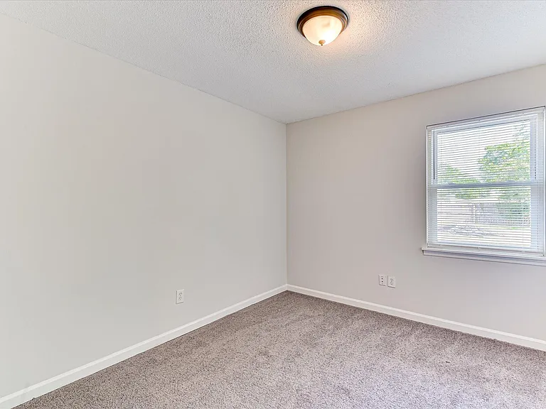 4116 Melrose Dr — Photo 16