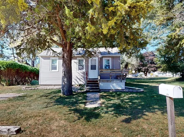 2210 S Georgia Ave, Mason City, IA 50401