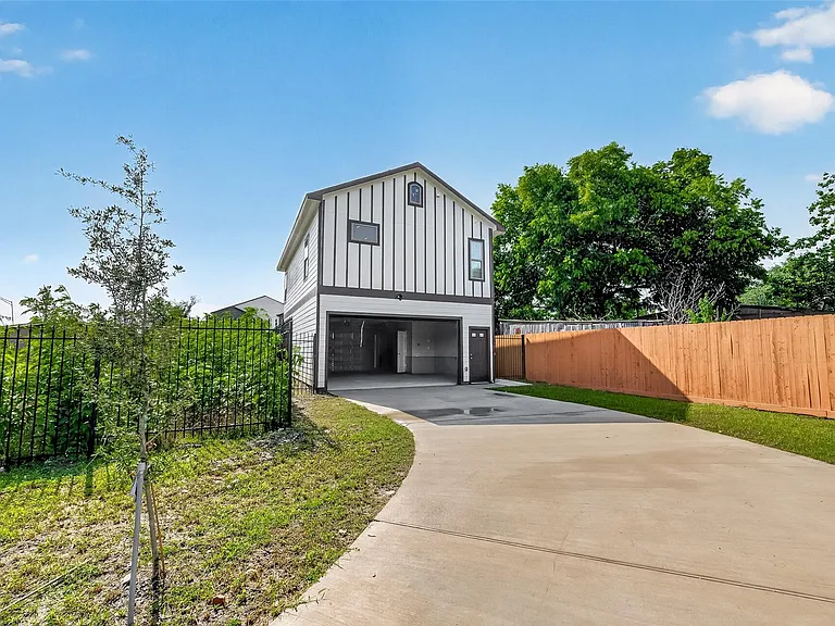 8321 Coma St — Photo 25