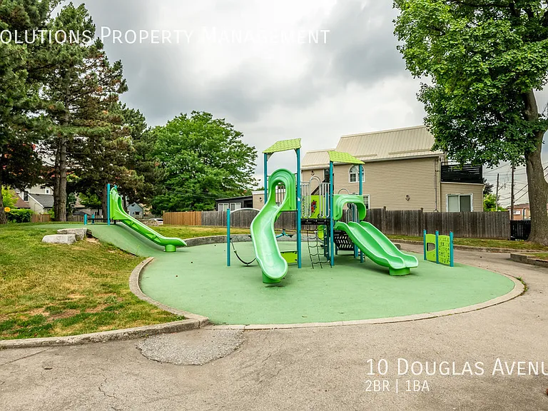 10 Douglas Ave — Photo 31